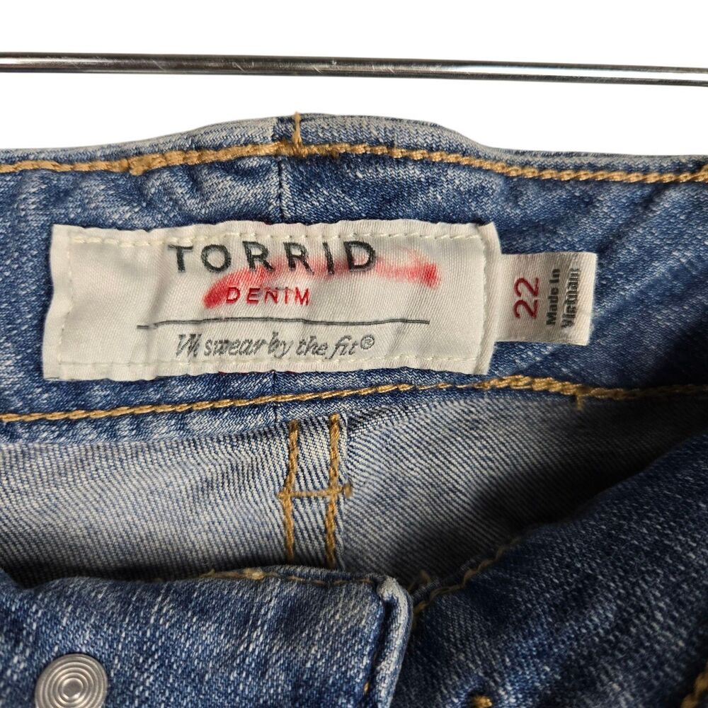Torrid Cut Off Raw Hem Shorts Sz 22 Button Fly Light Wash High Rise Blue - Picture 3 of 6
